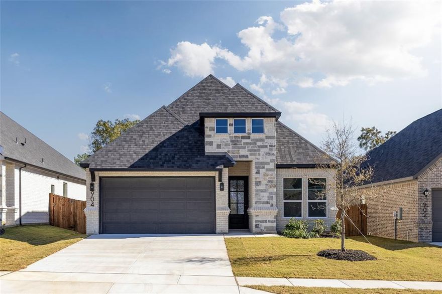 Featuring approximately 2,346 sq ft, this brand-new four-bedroom, three-bath home by Ashlyn Homes offers a modern open-concept layout designed for comfortable living and stylish entertaining. Located in the highly convenient Saint Elizabeth’s Addition, just minutes from Downtown Fort Worth and set on approx .16 acre lots, this home places you close to city amenities while offering a sense of neighborhood calm.