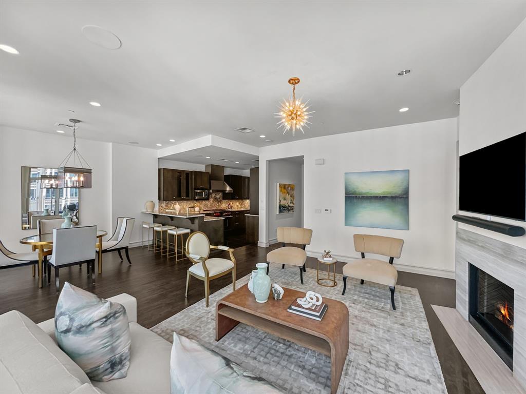 2555 N Pearl Street 1204