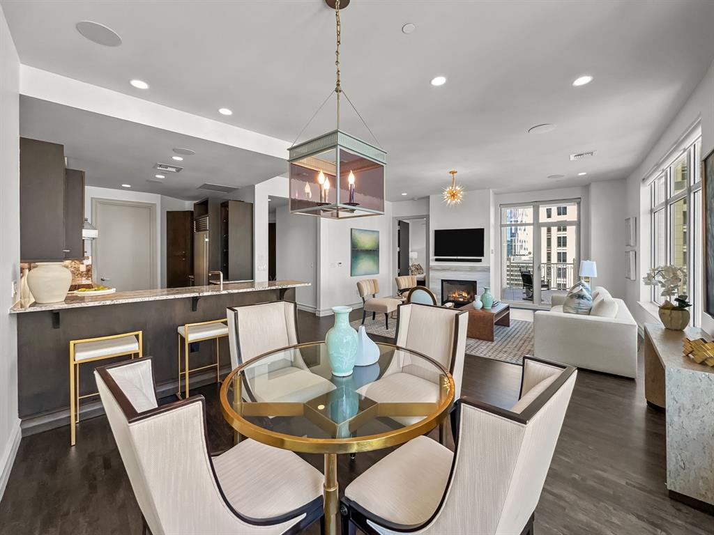 2555 N Pearl Street 1204