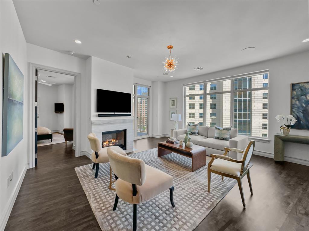 2555 N Pearl Street 1204