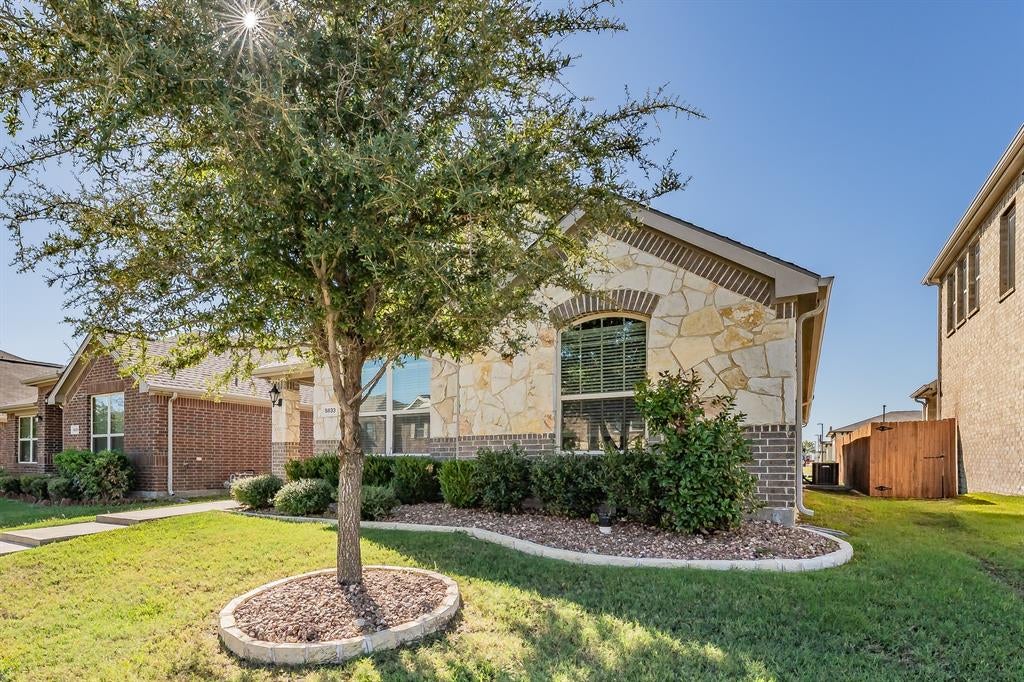 5833 Dew Plant Way