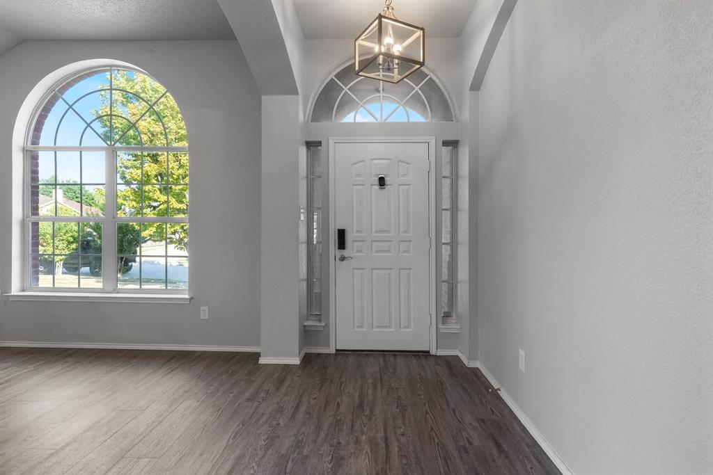 215 Longhorn Trail