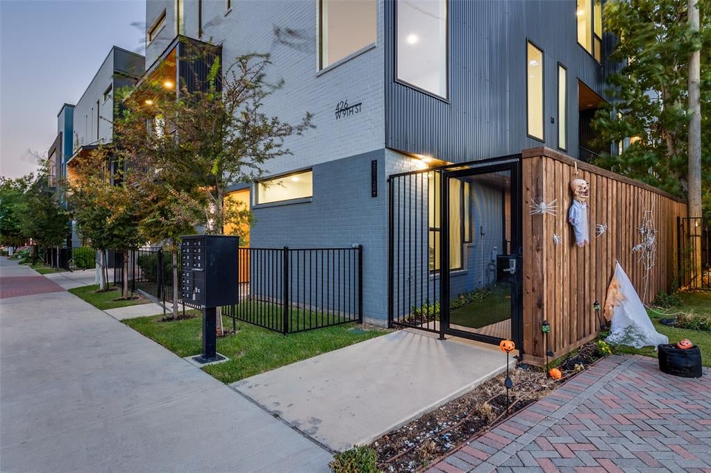 426 W 9th Street 106