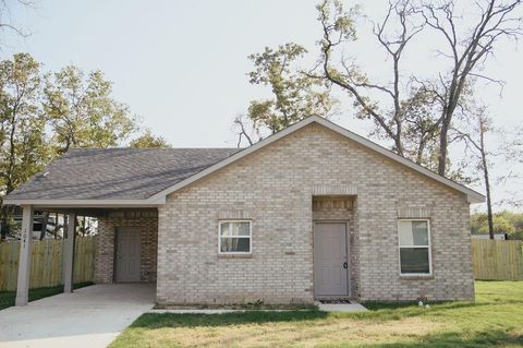 Photo of 1041 Hillburn Drive, West Tawakoni, TX 75474 (MLS # 21271476)