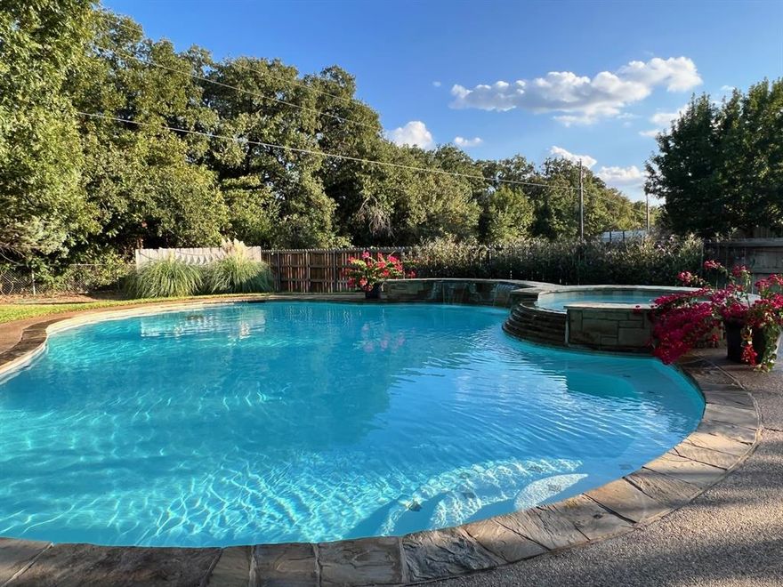 Beautiful family home in PAR Village! If you like to golf, fish, go boating or just relax in your own swimming pool, this is the place for you! 4 bedrooms, 3 bathrooms, open kitchen, living & dining space with vaulted ceilings & wood beams! Basement makes a great storage space & storm shelter! Walk in closets, attached garage, 20x30 Workshop on slab with roll up door and electric. Iron fence across the front with concrete footing. This listing also includes 3 lots directly behind the house in Leisure time & 1 lot across the street on the 17th fairway! Surveys & home inspection available.  Agent is owner.