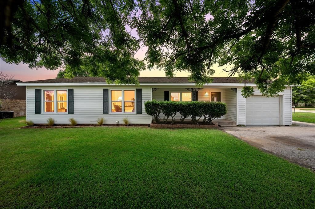 Photo of 3718 Kendall Lane, Waco, TX 76705 (MLS # 21268480)