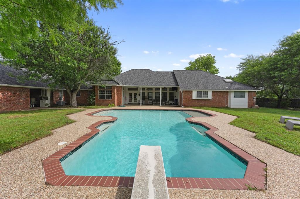 302 Thorntree Drive