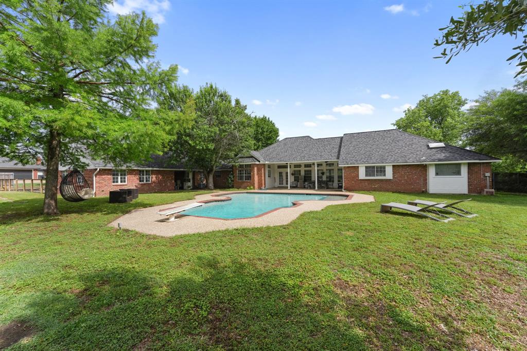 302 Thorntree Drive