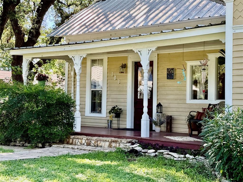 303 E Mclain
