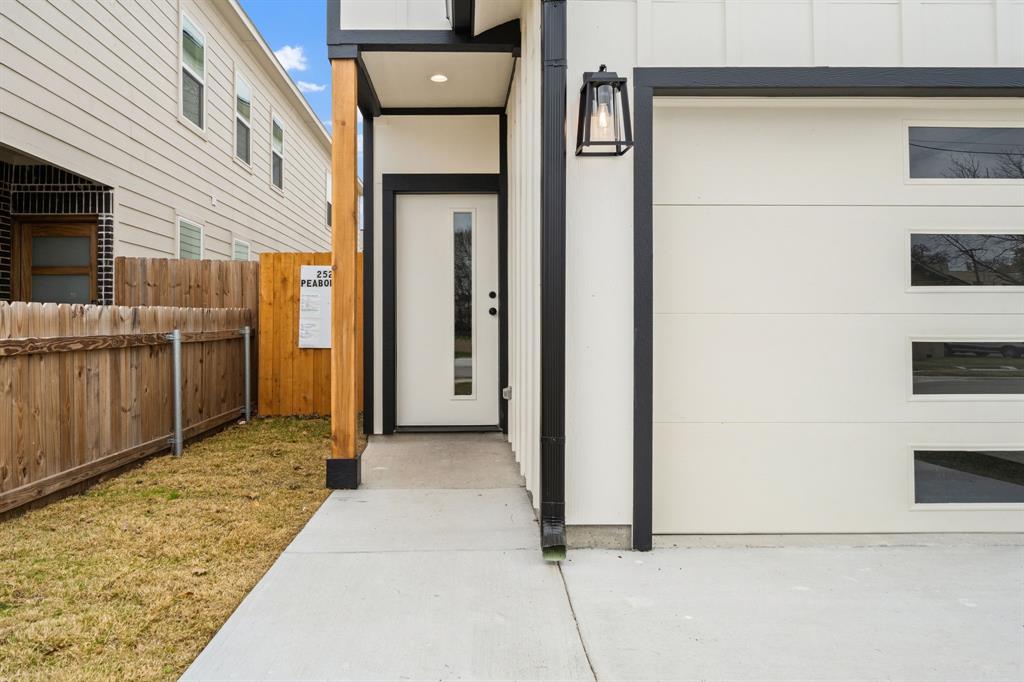 2526 Peabody