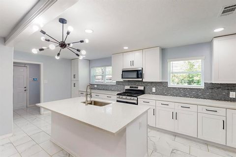 5720 Twineing Street Dallas TX 75227