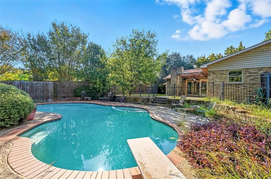 Charming 4-Bedroom Home with Pool and Great Potential! Welcome to 2106 Butterfield Trail, a spacious 4-bedrooms, 2-bath, 2-living room home with natural light and endless possibilities. This inviting property offers an open and comfortable layout, perfect for both relaxing and entertaining. Enjoy the beautiful backyard with 2 covered patio areas by a sparkling pool, ideal for warm Texas days. Located in a private cul-de-sac , well-established neighborhood, this home offers a peaceful setting while still being close to schools, shopping, and dining. With a little personal touch, you can make this gem truly your own. “Needs updates”
“Priced below ARV”