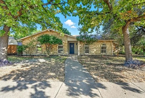 Photo of 2106 Butterfield Trail, Grand Prairie, TX 75052 (MLS # 21092105)