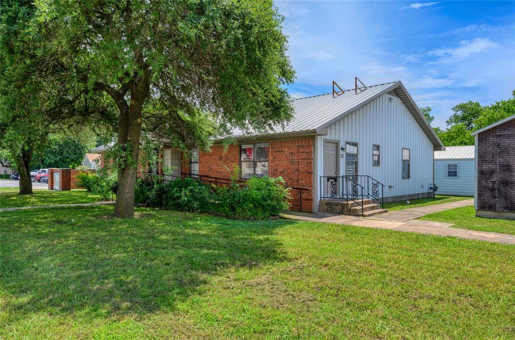 220 S Elm Street