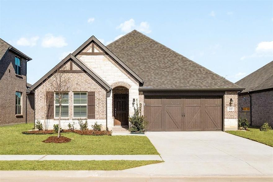 Barely lived in, like new one-story home in Valencia on the Lake ready for new owner. 4 bedrooms, 2 and a half bathrooms, with study office or can be an additional bedroom. Hardwood floors throughout hallway, living, kitchen and dining area. Lake view from back yard.