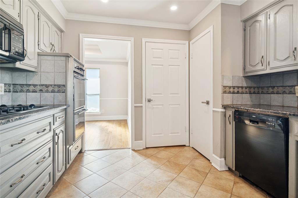 travis estates - Residential