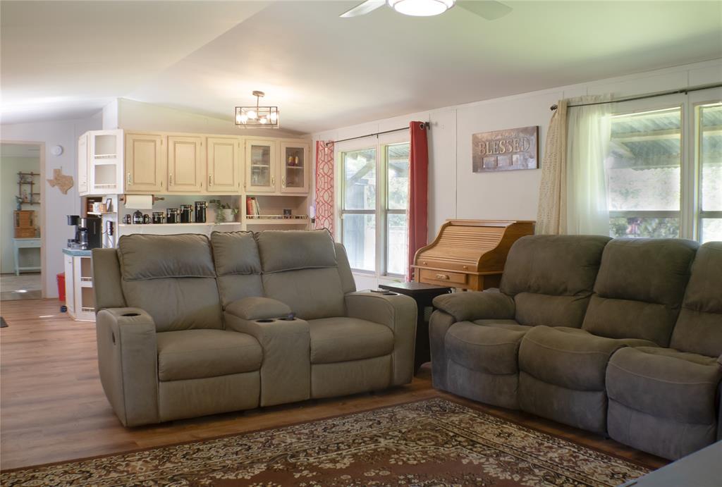214 E Dobkins