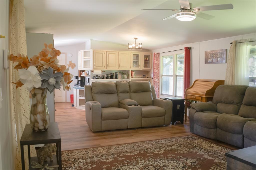 214 E Dobkins