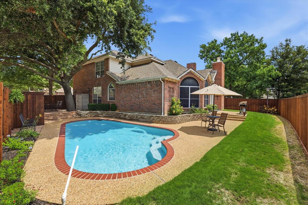 2152 Hemlock Lane