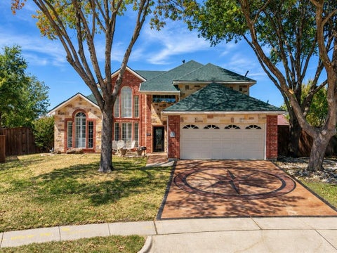 Photo of 202 Browning Lane, Grand Prairie, TX 75052 (MLS # 21376753)