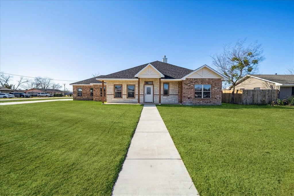 1708 E Dellis