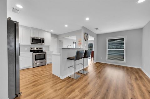 Photo of 1031 Corsicana Highway, Hillsboro, TX 76645 (MLS # 21133279)