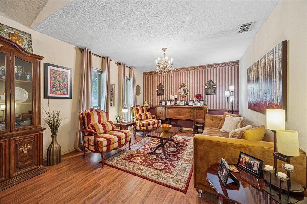 1501 Woodridge Circle