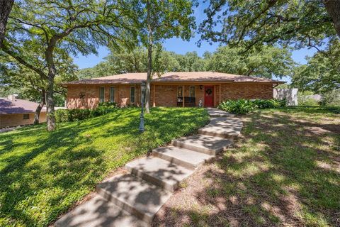 1501 Woodridge Circle Euless TX 76040