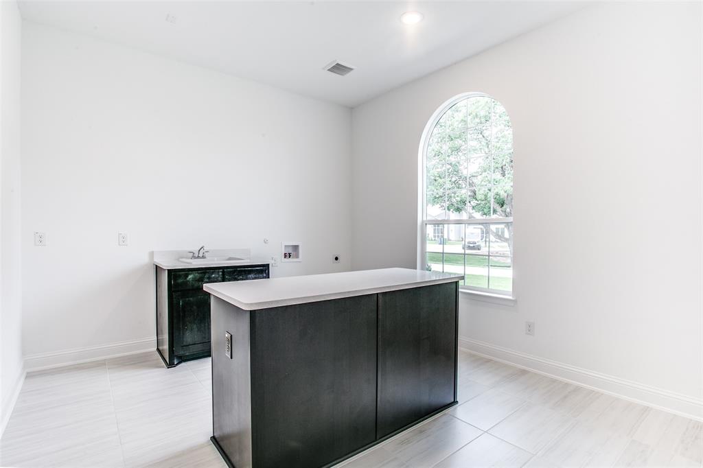 TOWN LAKE PHASE FOUR BLK A LOT 24 - Residential