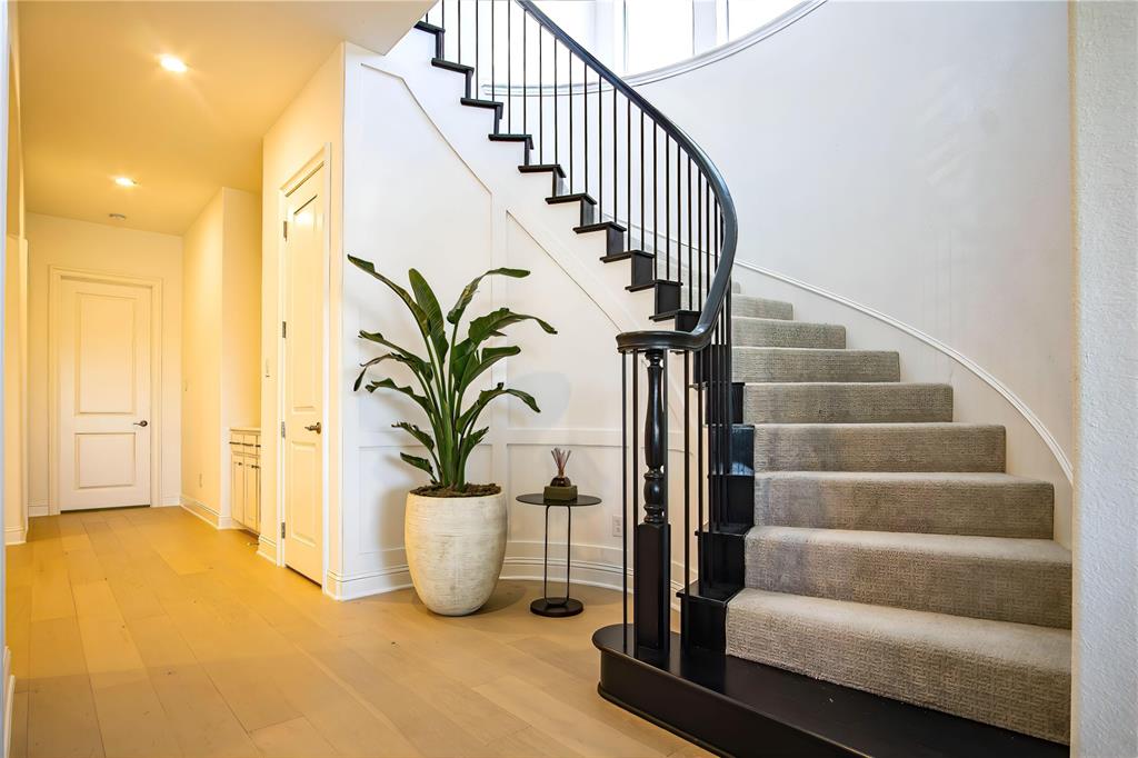 TOWN LAKE PHASE FOUR BLK A LOT 24 - Residential