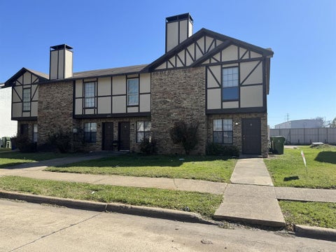 Photo of 2802 Wimbledon Court #D, Garland, TX 75041 (MLS # 21372826)