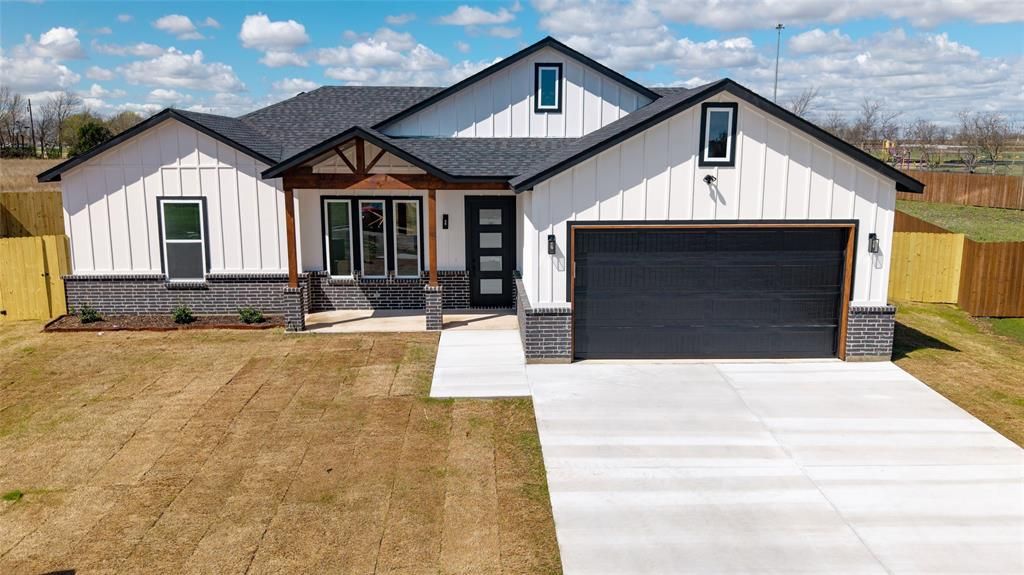 Photo of 592 Highview Court, Godley, TX 76044 (MLS # 21208784)