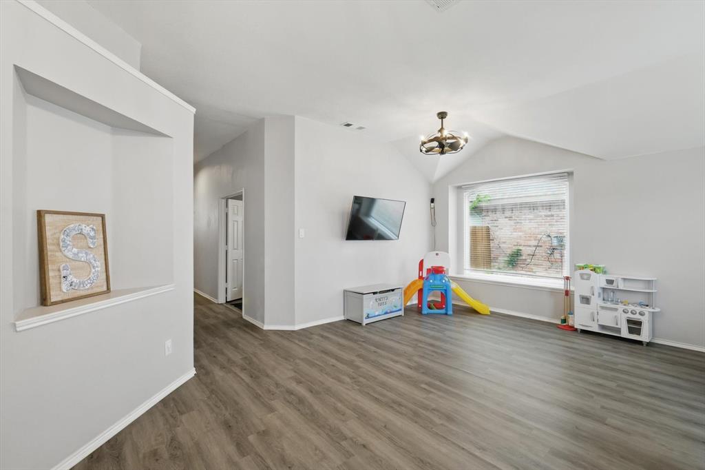 713 Bridle Trail