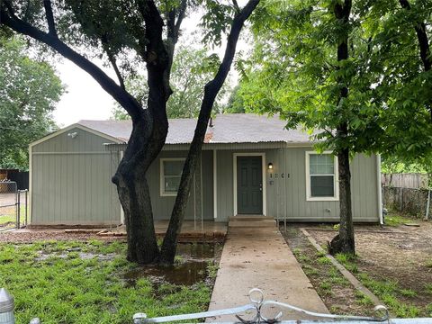 Photo of 1201 Rose Garden Avenue, Dallas, TX 75217 (MLS # 21248347)