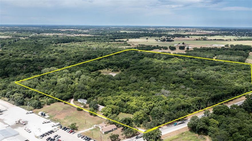 Located 1.5 miles outside city limits with no restrictions. 48 Acres undeveloped with 1 acre residential that has 2 manufactured homes, well and septic.
2 Entries from Hwy 114. Bring all offers.
2 Natural Gas wells on property.
