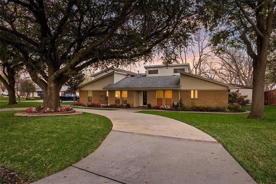 Experience LAKEFRONT living in this beautiful 4-bedroom, 3-bath home, perfectly positioned to capture stunning water views and surrounded by a serene, park-like setting. Located in Rockwall ISD within Rockwall County, this property offers the ideal blend of tranquility and convenience. Thoughtfully updated in the primary living areas, and meticulously prepared for its next owners, the home features an open-concept design with soaring cathedral ceilings and a striking floor-to-ceiling fireplace that anchors the main living space. The fully updated kitchen and bathrooms showcase elegant Taj Mahal quartzite countertops, combining timeless style with everyday durability. The lake views are amazing from most any room in the home.  Major upgrades provide peace of mind, including 2 brand-new HVAC units, updated electrical systems, and fresh interior and exterior paint. Upstairs, a spacious game room offers versatile living space—perfect for entertaining, a media room, or a home office.
Outdoor amenities include a newly added circle driveway, patio, and fencing, all designed to enhance both function and curb appeal. The divided shed adds even more flexibility, featuring dedicated lawn storage plus a separate air-conditioned workshop—ideal for hobbies or projects. Additional highlights include a Class 4 metal roof ensuring long-term value and durability along with fully irrigated grounds which complete this exceptional property.   Whether you’re relaxing by the water or hosting guests, this move-in ready lakefront retreat delivers comfort, quality, and breathtaking natural beauty.