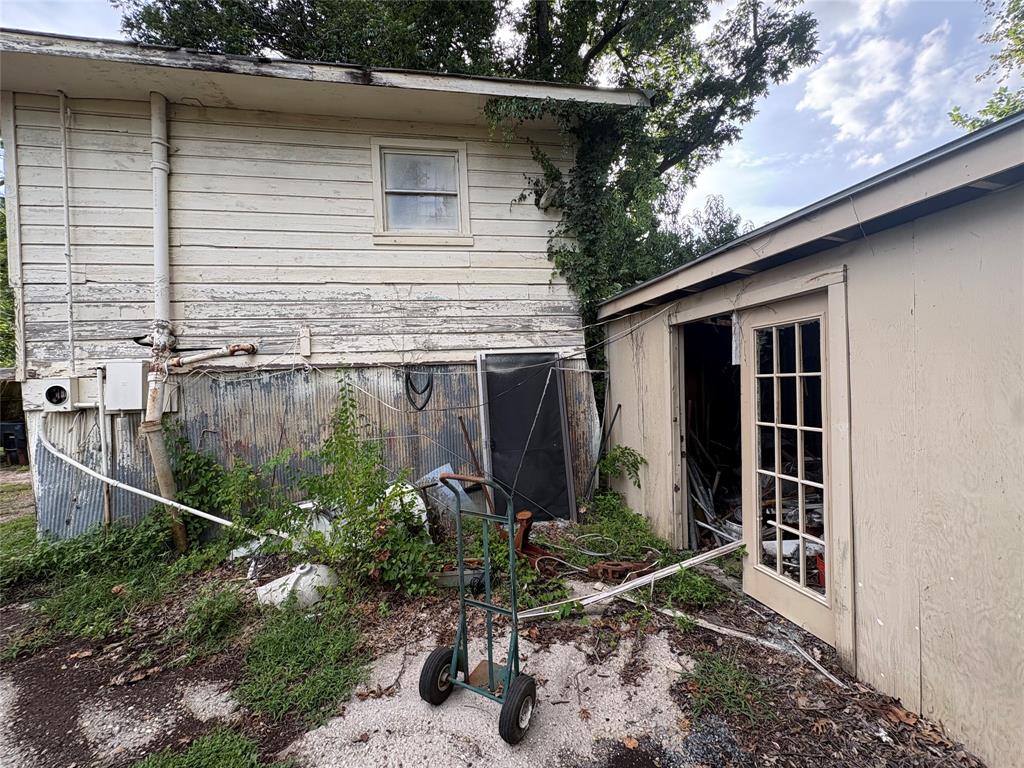 619 Kelly Street 5