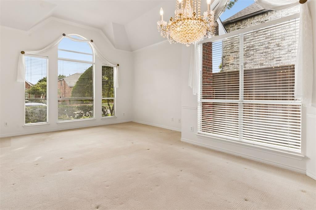 327 Hampton Court