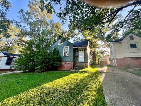 1827 Dolphine Street Shreveport LA 71109
