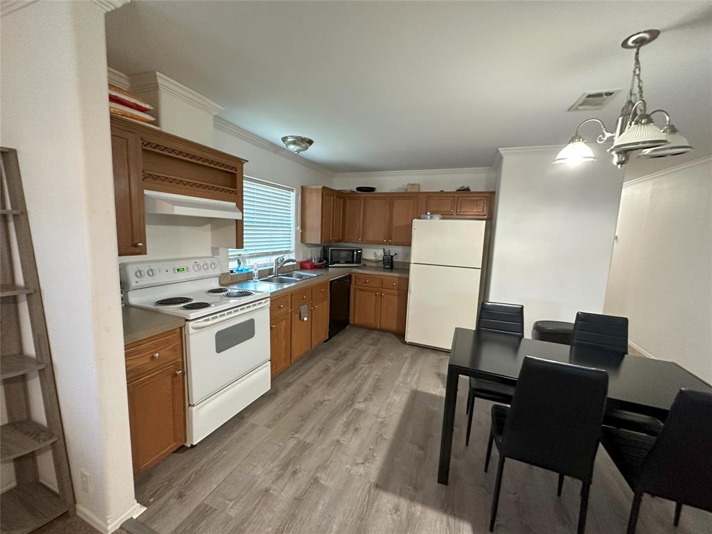 Arlington Park Estates - Residential Lease