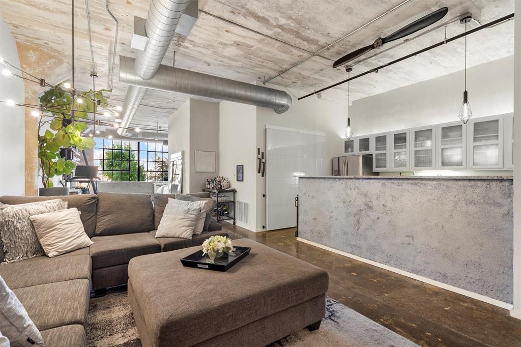 120 Saint Louis Avenue 203