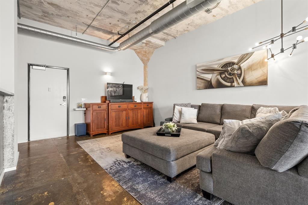 120 Saint Louis Avenue 203