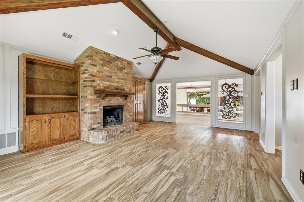 1520 THROWBRIDGE Lane