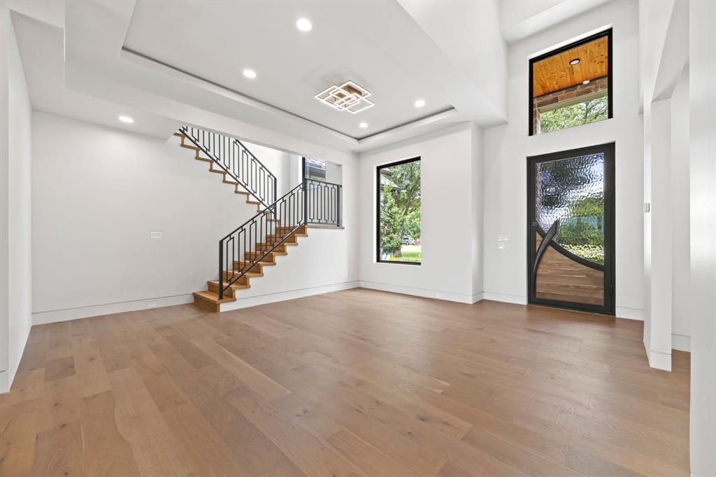 2000 Warwick Crescent Court