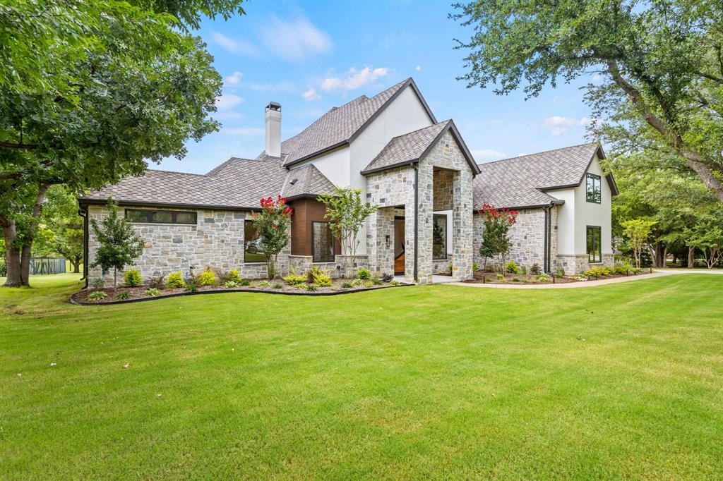 2000 Warwick Crescent Court
