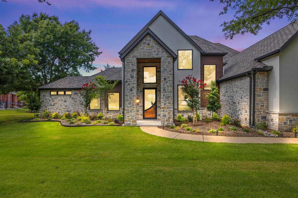 2000 Warwick Crescent Court