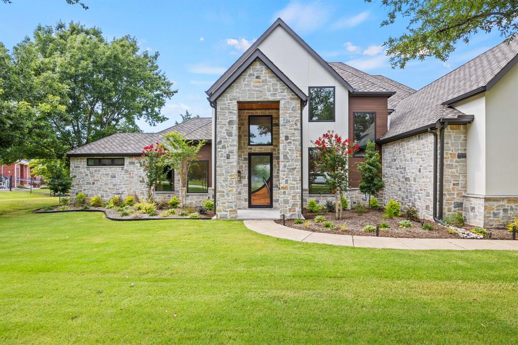 2000 Warwick Crescent Court