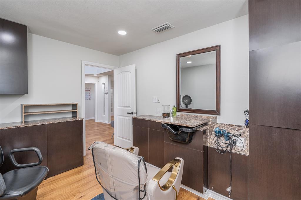 Medlin O Add - Commercial Lease