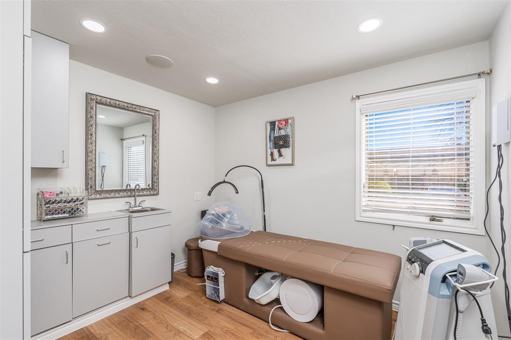 Medlin O Add - Commercial Lease