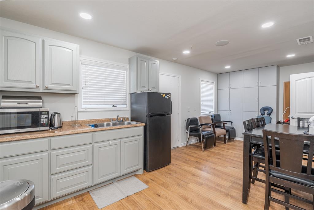 Medlin O Add - Commercial Lease